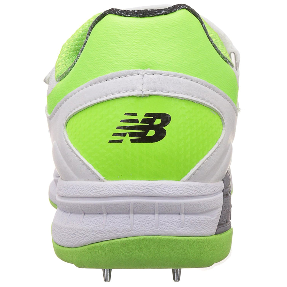 Nb cricket 2024 spike shoes