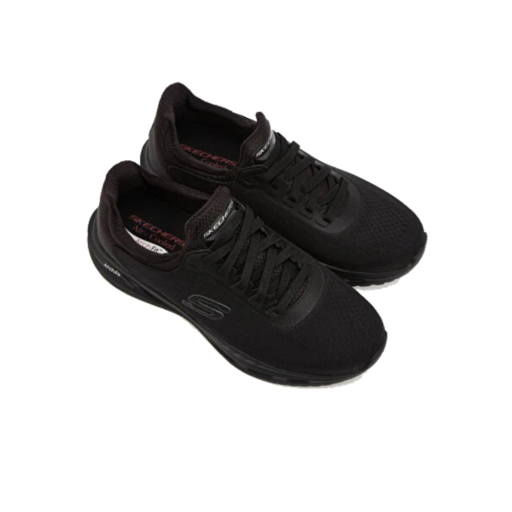 Black skechers runners fashion